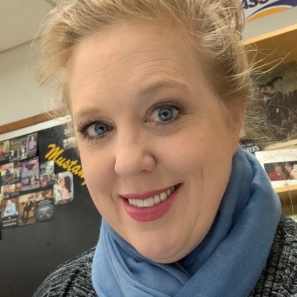 Meet your Posher, Alison - Picture 2 of 2